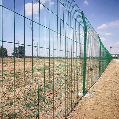 高速公路護欄網與石雕工藝品的融合 現代交通與藝術的交匯點